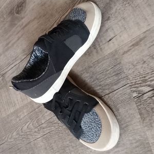 Toddler slip on sneakers